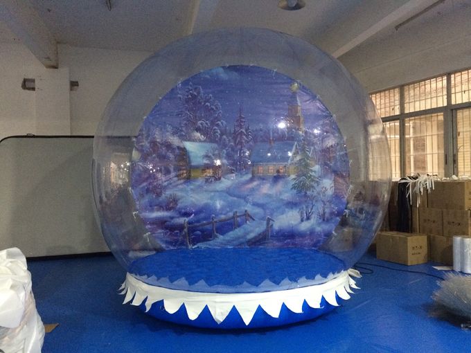 축제를 위한 인간적인 크기 눈뭉치 눈 지구/거대한 팽창식 크리스마스 지구